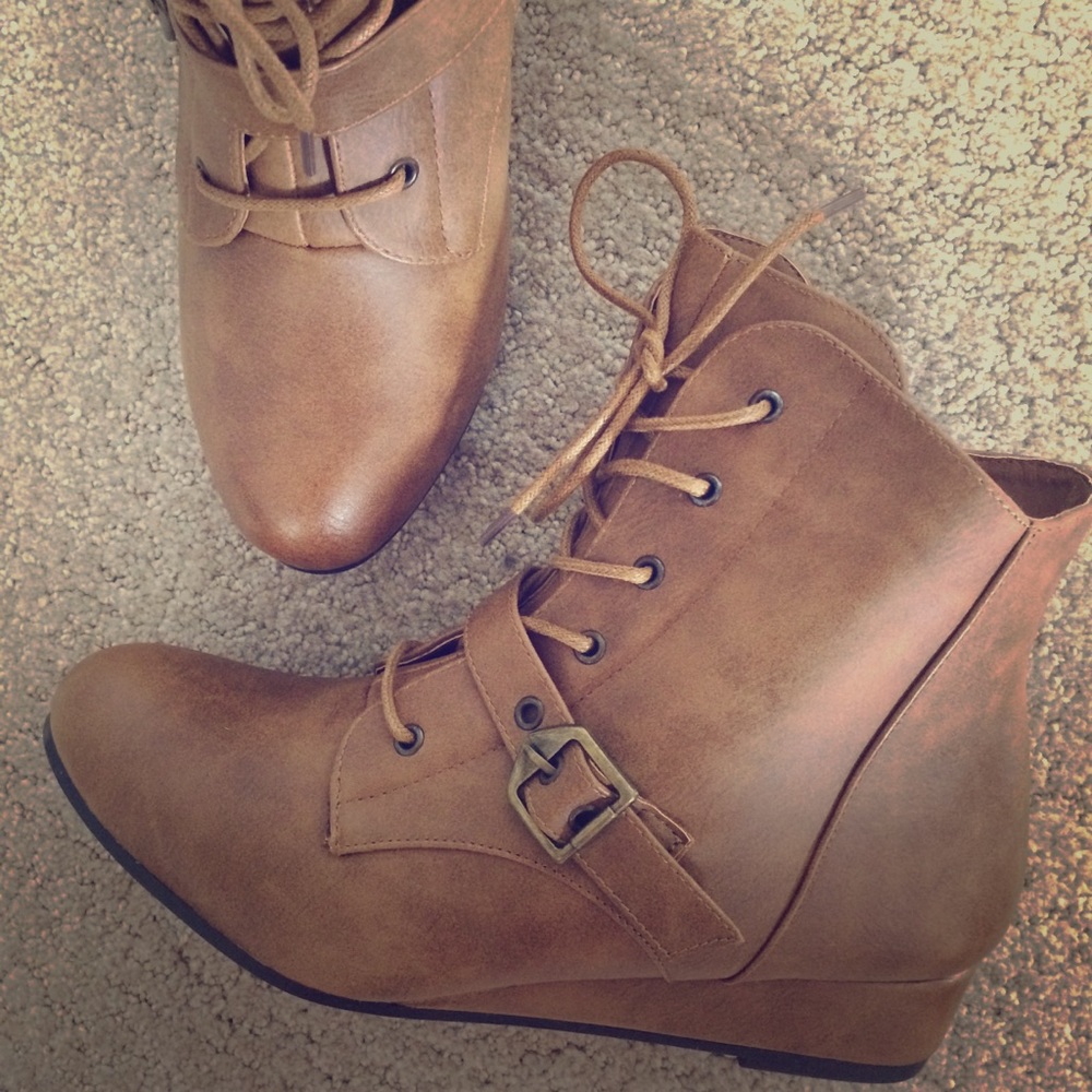 LAST PAIR! Kisses by 2 Lips booties NEW in box